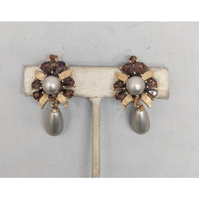 Vintage Signed Crown Trifari Faux-Topaz & Faux-Grey Pearl Drop Clip Earrings-2 Pieces For Sale In Philadelphia - Image 6 of 9