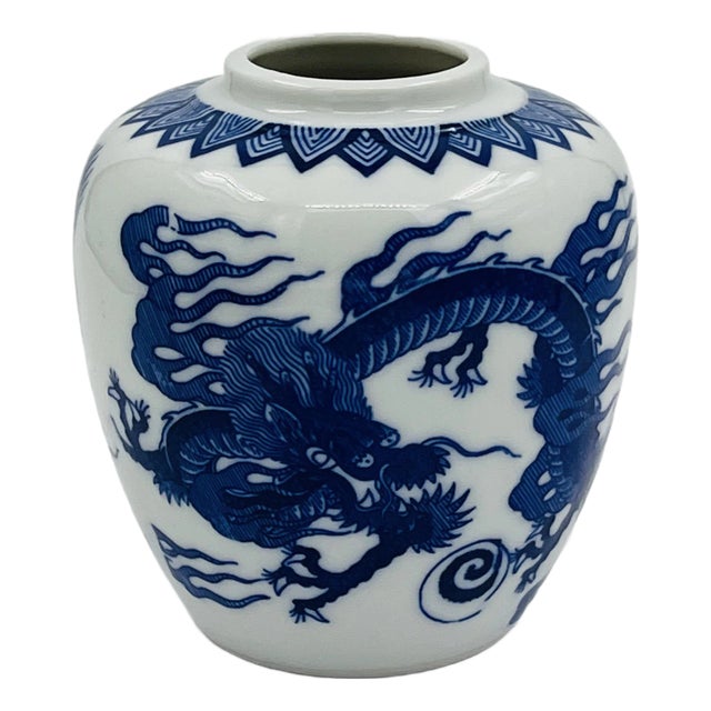 Vintage Chinoiserie Blue and White Porcelain Dragon Ginger Jar For Sale