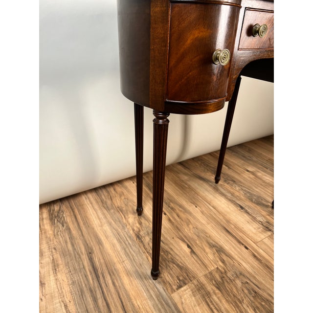 1940s Vintage Edwardian Sheraton Revival Kidney-Form Dressing Table C. 1940 For Sale - Image 5 of 7