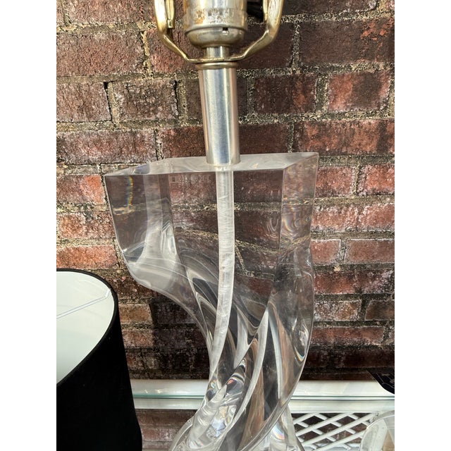 1970’s Herbert Ritts Attributed for Astrolite Hollywood Regency Lucite Helix Table Lamps - A Pair For Sale - Image 10 of 12