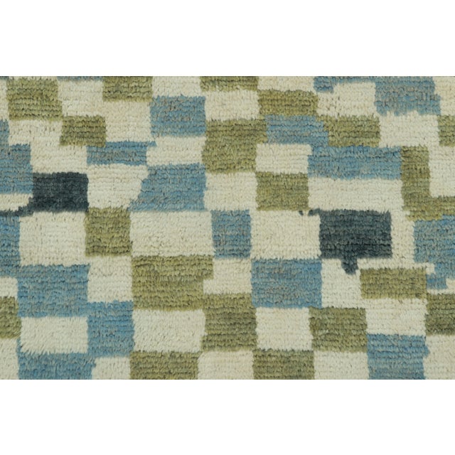 Rug & Kilim Rug & Kilim’s Modern Rug in Cream, Gray and Blue Abstract Pixelated Pattern For Sale - Image 4 of 7