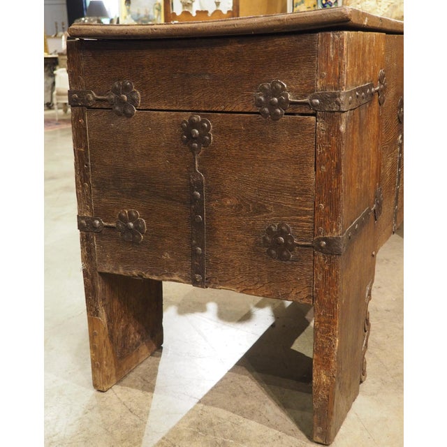 Circa 1600 German Oak Stollentruhe Trunk, Original Iron and Butterfly Lock Plate For Sale - Image 14 of 18