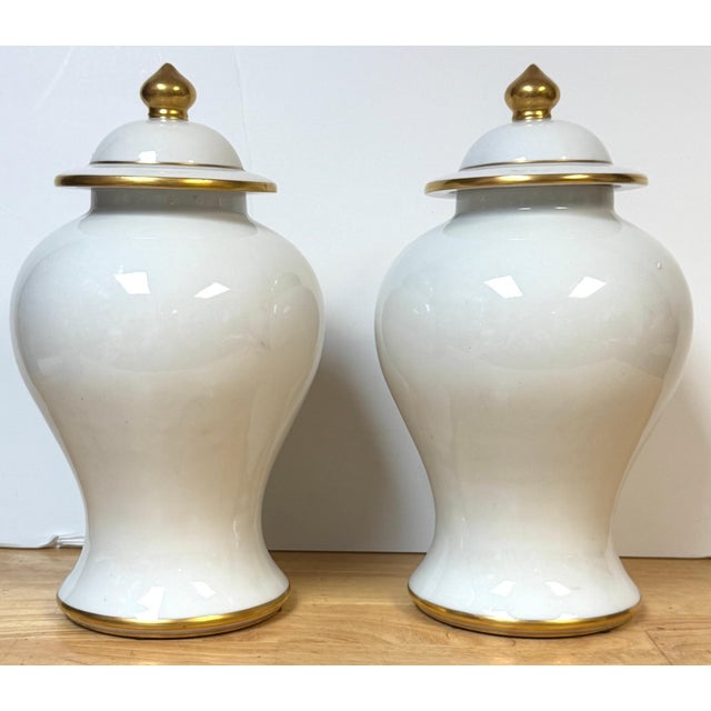 Pair Maison Jansen Style Porcelaine de Paris Covered Urns Gilt Feather Motif For Sale - Image 10 of 18