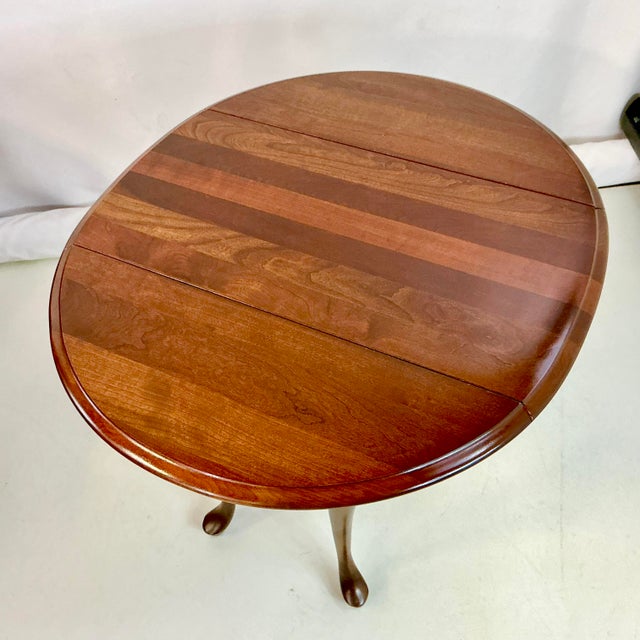 1980s Vintage Traditional English Queen Anne Mahogany Drop Leaf Side Table For Sale - Image 13 of 13