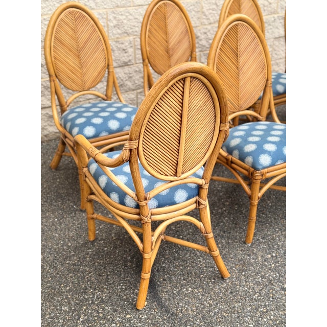 1970s Rattan Dining Set With Sculptural Twisted Base and Round Glass Top & 8 Dining Chairs For Sale - Image 4 of 12