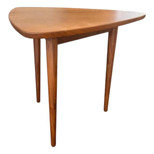 1960s Jens Risom Teak “Guitar Pick” Triangular Side Table — Tagged Risom Design, Mid-Century Modern For Sale
