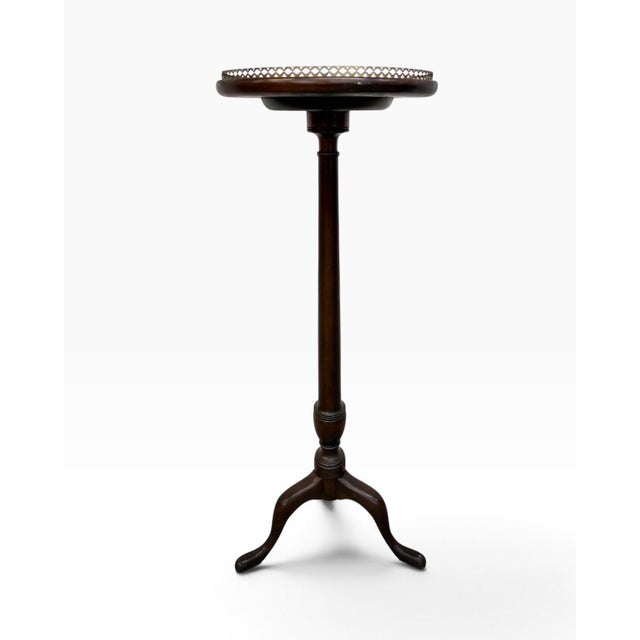 A refined Vintage Henkel Harris Mahogany Queen Anne pedestal table, circa 1970s, showcasing the exceptional craftsmanship...