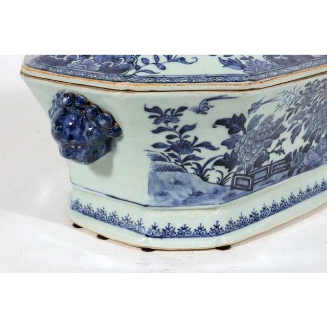 Blue 18th-Century Chinese Export Blue & White Porcelain Soup Tureen, Cover & Stand For Sale - Image 8 of 17