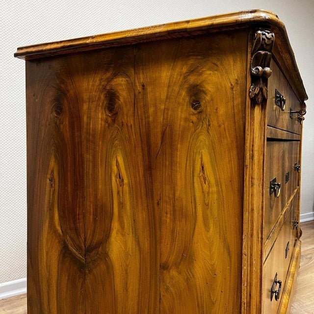 Brown Antique Louis Philippe Chest of Drawers in Walnut, 1830s For Sale - Image 8 of 16