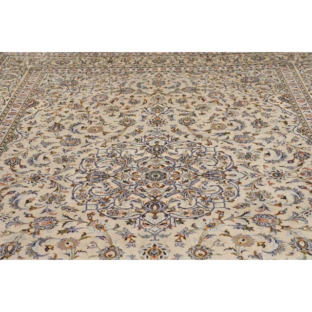 Kashan Rug in Hand-Knotted Wool For Sale - Image 8 of 11