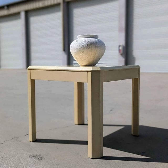 Postmodern Cream Laminate Side Table, 1980s For Sale In Los Angeles - Image 6 of 10