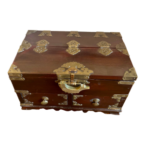 Mid 20th Century Vintage Chinoiserie Lacquered Wooden Jewelry Box Adorned With Brass Hinges & Koi Fish Latch
