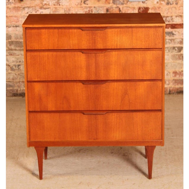 Mid Century teak chest of drawers by Austinsuite, circa 1960s. Excellent restored condition. W 79cm D 41cm H 92cm