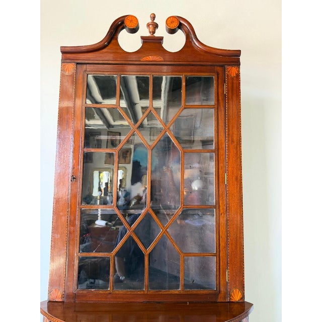 Late 19th Century 19th Century English Georgian-Style Mahogany Corner Cabinet For Sale - Image 5 of 17