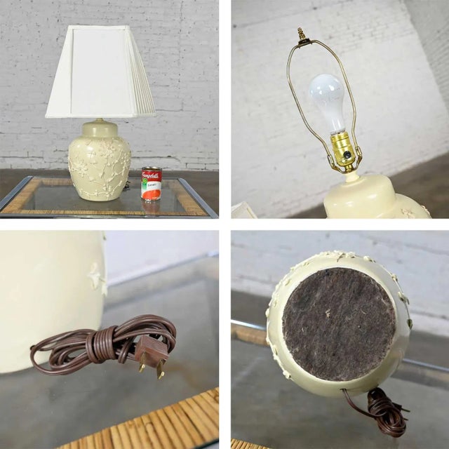 Vintage Chinoiserie Latte Color Ginger Jar Lamp With Frosting Design & Pleated White Fabric Shade For Sale - Image 10 of 13