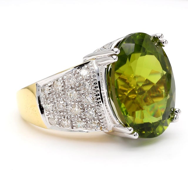 Green 21.8 Carat Oval Green Peridot & Diamond 18k Gold Cocktail Ring, Size 7 For Sale - Image 8 of 12