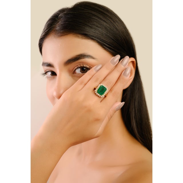 7.22Ct Zambian Emerald Halo Diamond Bridal Cocktail Ring Size 7 in 18k Solid Gold For Sale - Image 4 of 17