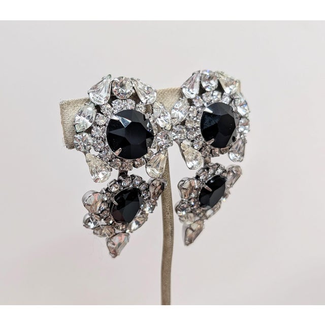 American Vintage Signed Marie Ferre Rhodium Plated Faux-Onyx & Clear Rhinestone Chandelier Clip Earrings-2 Pieces For Sale - Image 3 of 8