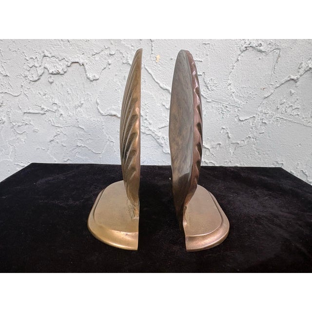 1960s Vintage Brass Scallop Shell Bookends by Andrea by Sadak – Nautical Art Deco Set of 2 For Sale - Image 5 of 8