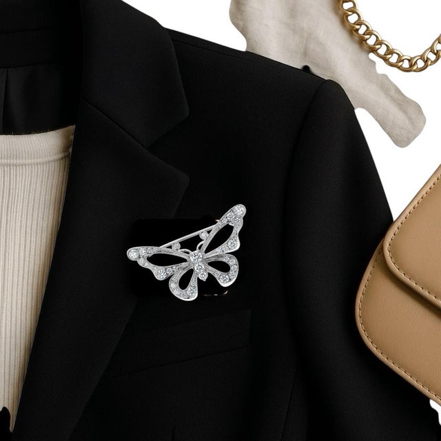 Tiffany and Co. 1990s Vintage Tiffany & Co. Platinum Diamond Butterfly Brooch For Sale - Image 4 of 6