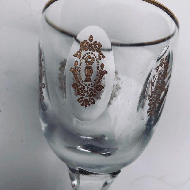 1950s Vintage Tiffin-Franciscan "Palais Versailles" Crystal Clear & Gold Cocktail Glass For Sale - Image 5 of 6