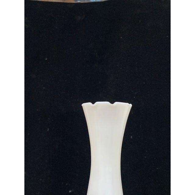 Napoleon III Soliflore Vase in Yellow and White Opaline Glass, Late 19th Century For Sale - Image 10 of 12