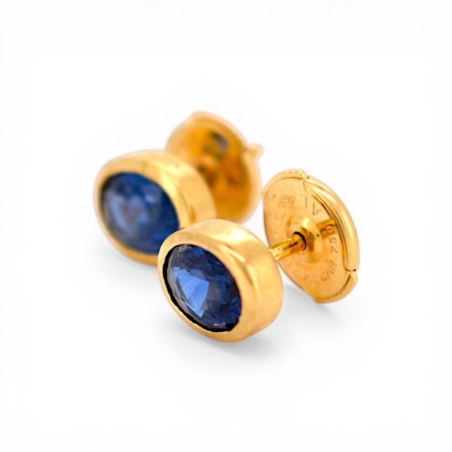 18k Gold & Sapphire Stud Earrings - Vintage, A Pair For Sale - Image 4 of 7