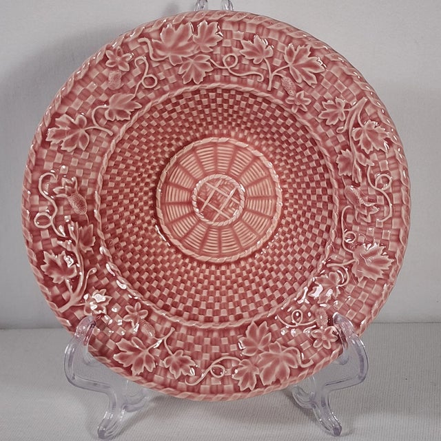 Add a touch of charm to your table with these beautiful Bordallo Pinheiro pink basketweave bowls. Crafted in Portugal,...