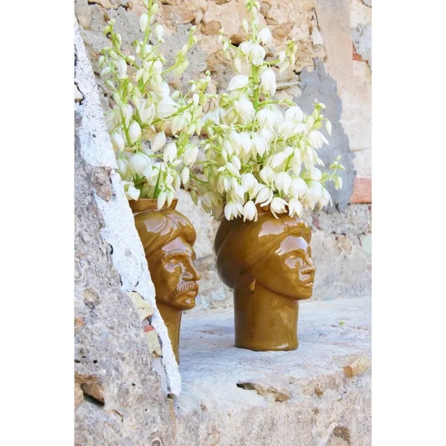 Also in this reduced version of our heads, we sought the right balance of textures and colors. Our couple, representing...