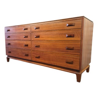 1960s Elegant Restored Mid Century Modern Long Low 8 Drawer Dresser Hi-End Walnut For Sale