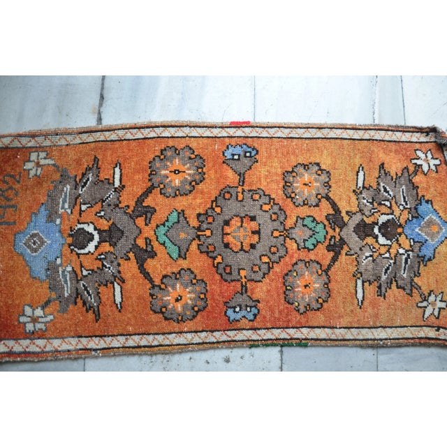 Art Deco Vintage 1960s Turkish Oushak Rug - 1′7″ × 3′7″ For Sale - Image 3 of 7