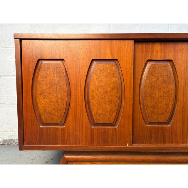 Young Manufacturing Mid 20th Century Walnut and Burlwood Buffet, Attributed For Sale - Image 13 of 17