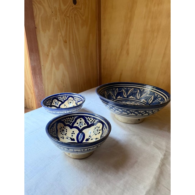 Vintage Moroccan Safi Pottery Nesting Bowl Set in Hand-Painted Cobalt Blue, 1950, Set of 3 For Sale - Image 4 of 17