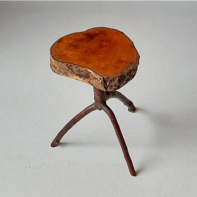 This sturdy stool (or side table) is made entirely of natural materials. Dimensions seat/top: 28 x 23 cm