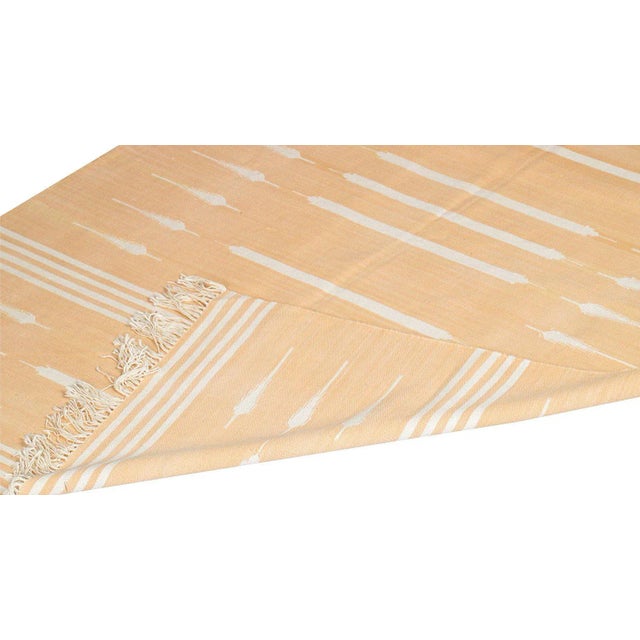 Boho Chic Daisy Rug, 4x6, Champagne & White For Sale - Image 3 of 5