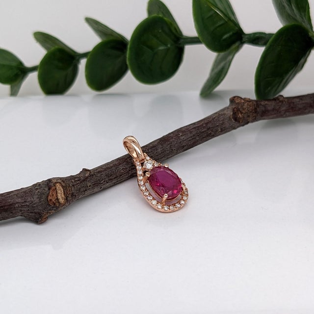 2020s Pretty Red Ruby Pendant W Earth Mined Diamonds in Solid 14k Rose Gold Oval 9x7mm For Sale - Image 5 of 8
