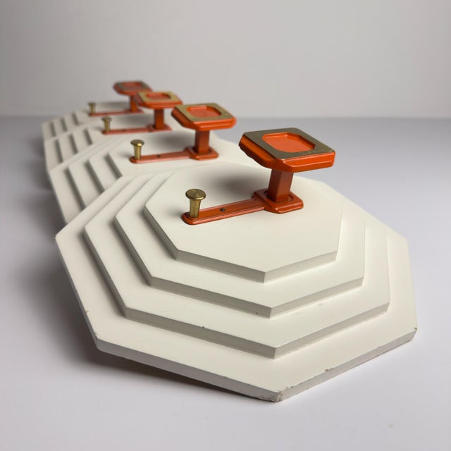 Beautiful vintage wall hanger made in Italy in the 1960s. Very good vintage condition. Dimensions: Width: 26 cm / 10...