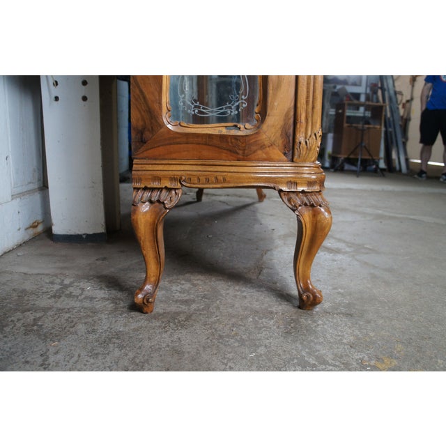 Antique Italian Baroque Rococo Walnut Burr Curio Display Cabinet Glass Showcase For Sale - Image 15 of 18