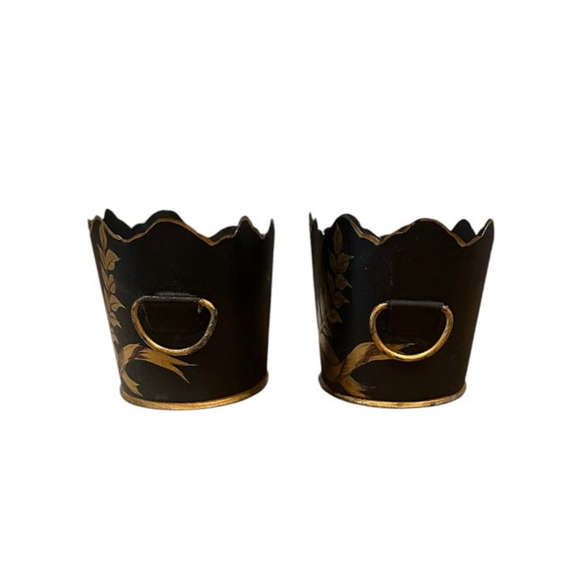Vintage Petite Black & Giit / Gold Tole Monteith Style Cachepot / Cache Pot / Planters With Hand Painted Bow Details, a Pair For Sale - Image 4 of 6