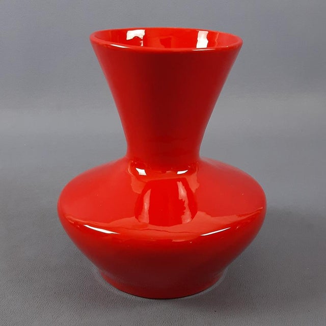 Modern Modern Space Age Red Ceramic Vase by Pietro Arosio for Parravicini, 1970s For Sale - Image 3 of 8