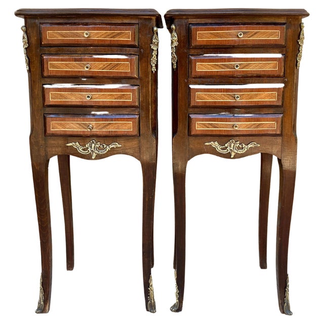Early 20th Century Pair of French Louis XV Style Tulipwood Veneer Bedside Tables or Nightstands For Sale - Image 10 of 18