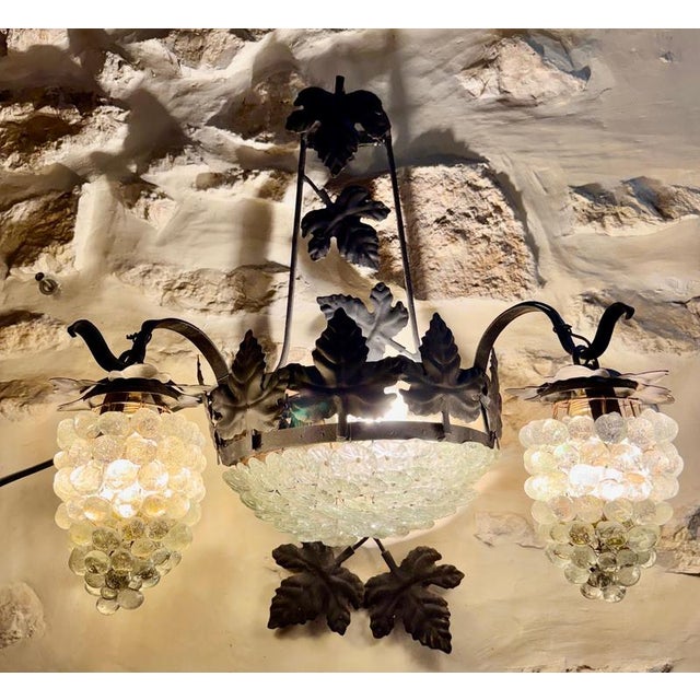 Venetian Wrought Iron and Murano Glass Grape-Cluster Wall Sconces, Italy, 1940s, Set of 2 For Sale - Image 4 of 11
