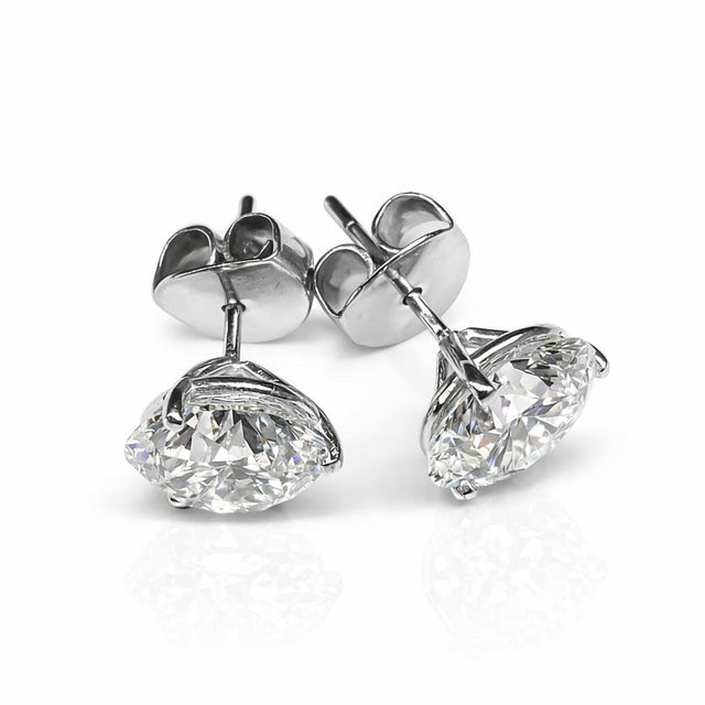 Early 21st Century Gia Certified 18k (750) White Gold Natural Diamond Stud Earrings, A Pair For Sale - Image 5 of 10