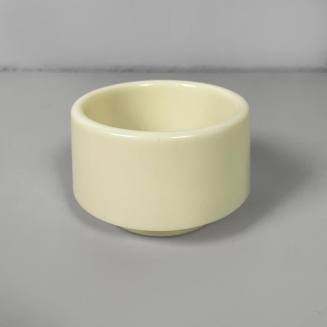 Space Age Italian Plastic Bowls and Plates from Angelo Mangiarotti, 1970s, Set of 12 For Sale - Image 6 of 17