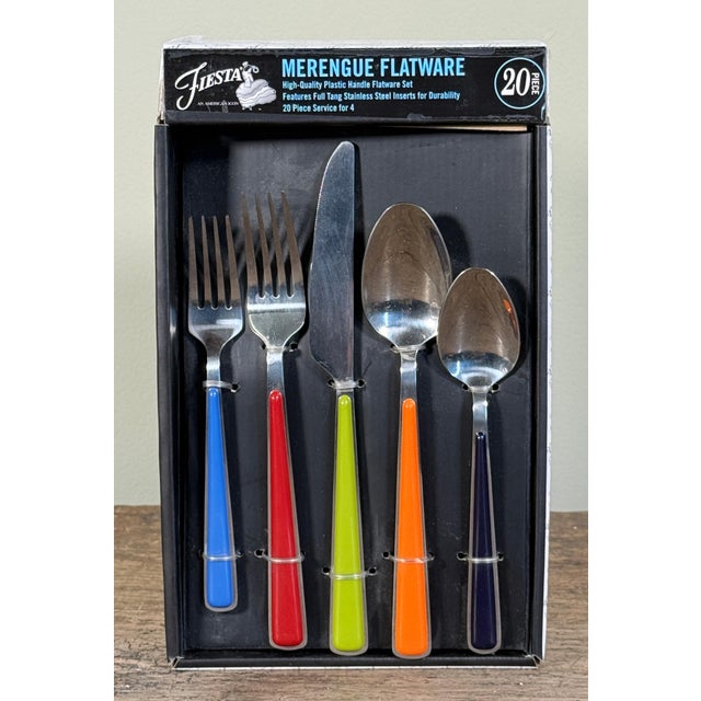 This vintage Fiesta Merengue flatware set includes 20 pieces for four place settings with high-quality plastic handles in...