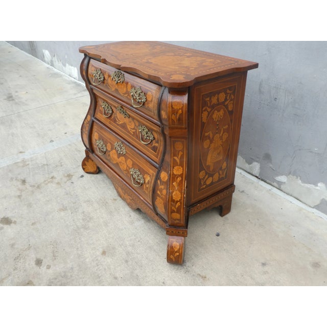 Late 18th Century Vintage Dutch Marquetry Bombe Chest For Sale In Miami - Image 6 of 13