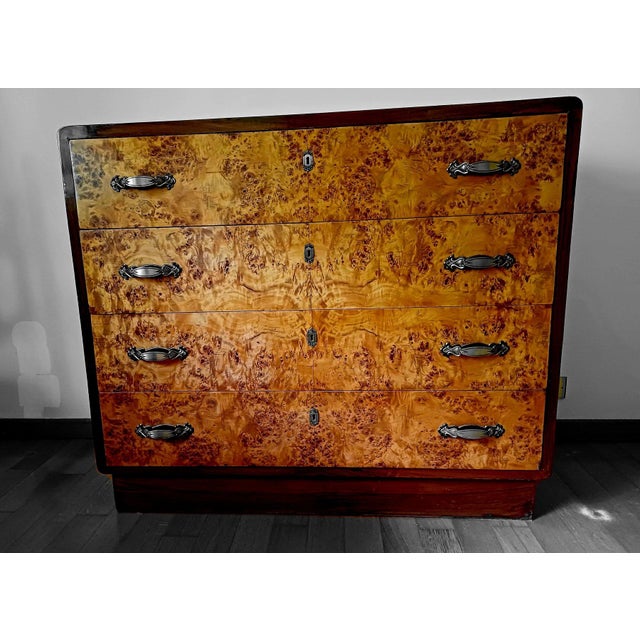 Copper Vintage Italian Birch Burl Chest of Drawers with Grain and Bronze Handles by Gaetano Borsani for Atelier Varedo, 1925 For Sale - Image 8 of 8