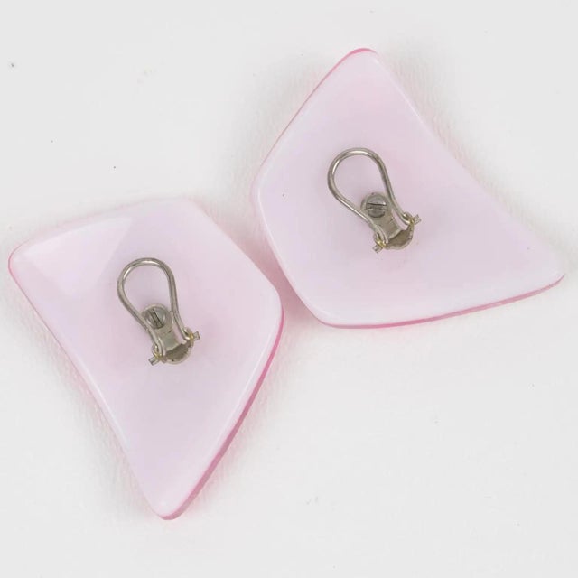 1990s Anne and Frank Vigneri Pink and Silver Foil Resin Clip Earrings For Sale - Image 5 of 6