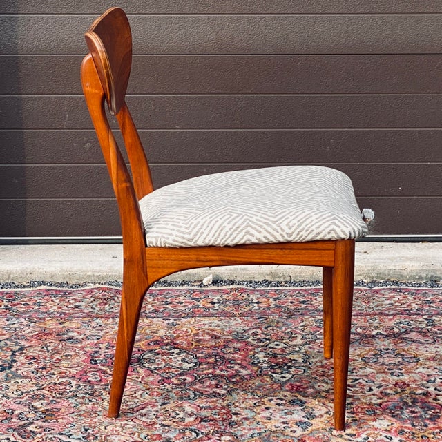 Mid 20th Century Mid-Century Modern Heritage Contemporary Collection Walnut Dining Side Chair For Sale - Image 5 of 12