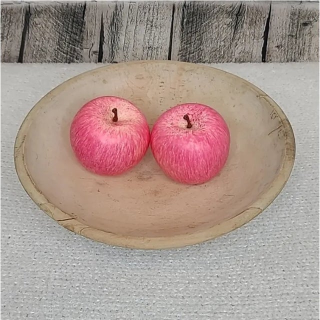 This beautifully crafted wooden bowl would be lovely on a kitchen counter or hallway table. This wood bowl is hand-turned...